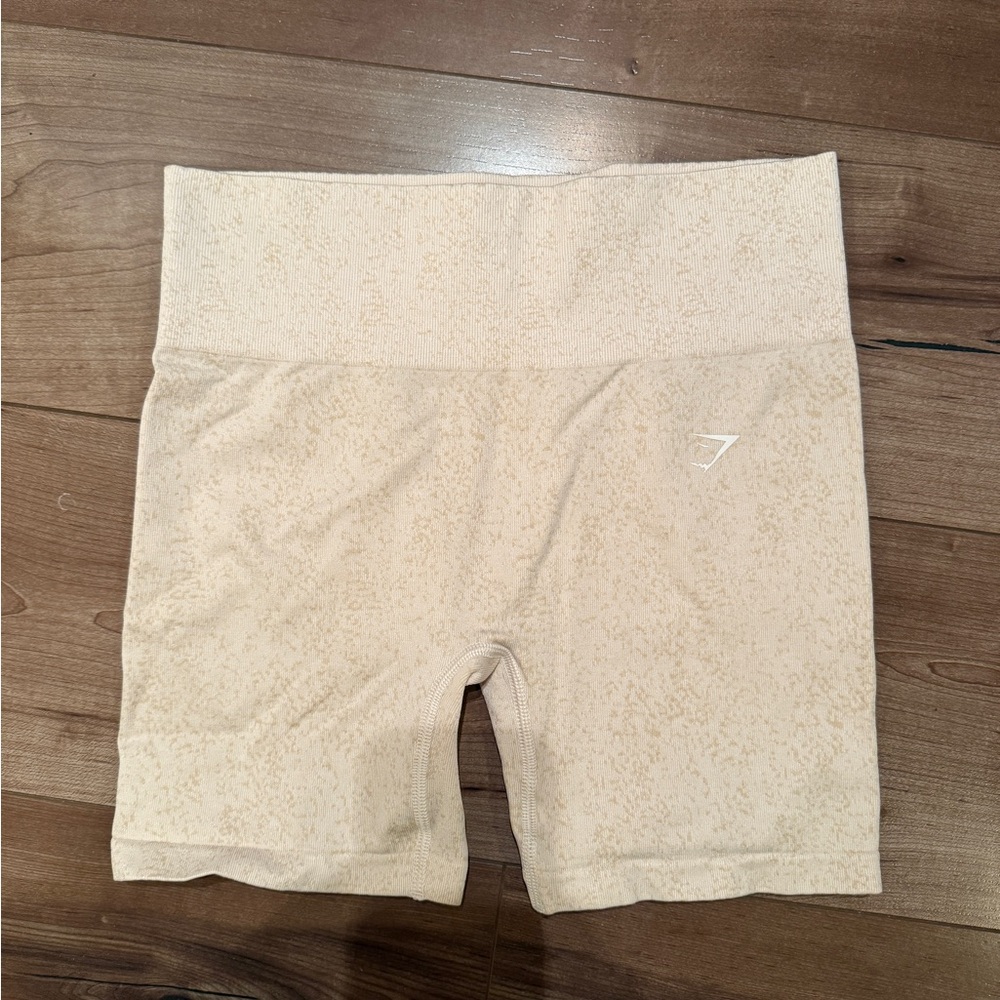 Gymshark Women's Beige seamless shorts - Large